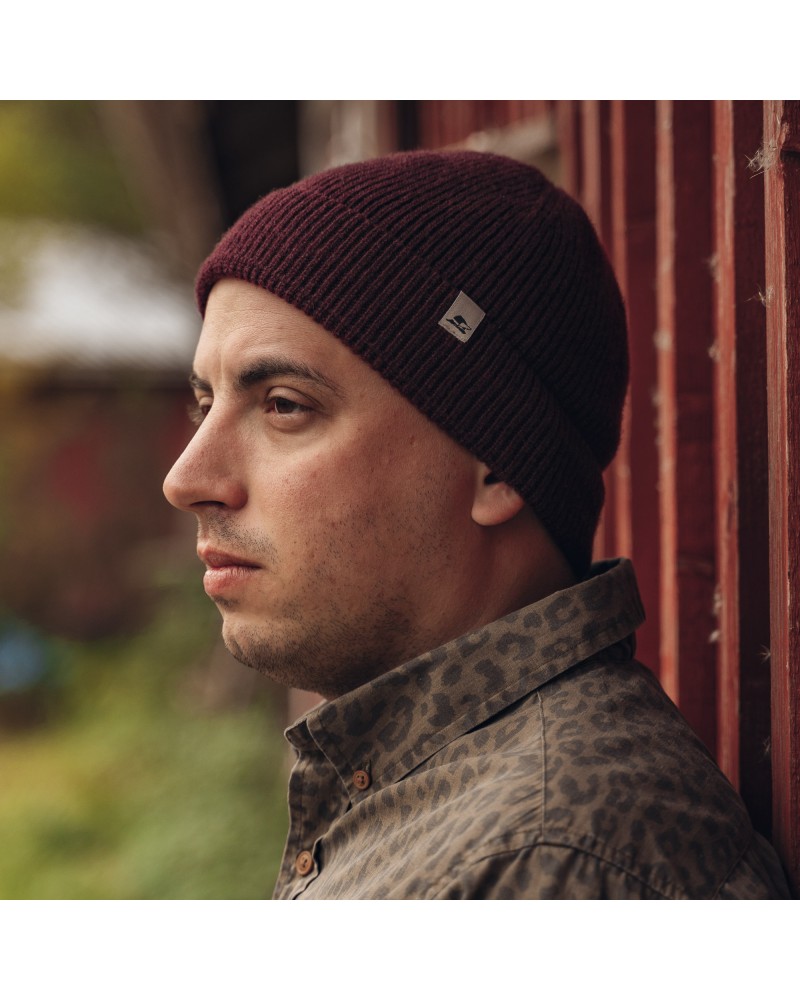 Kingfish knitted beanie made of cashmere and ultrafine merino wool.