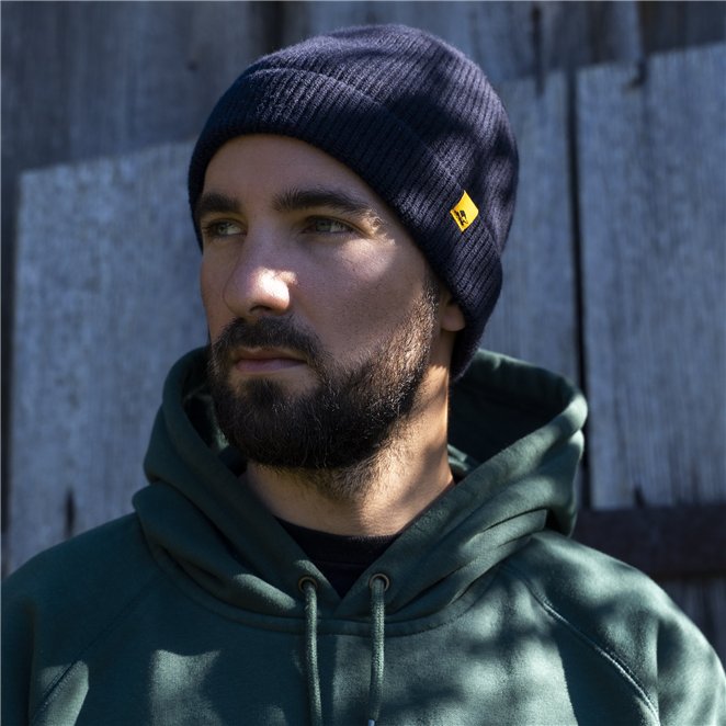 Kingfish knitted beanie made of cashmere and ultrafine merino wool.