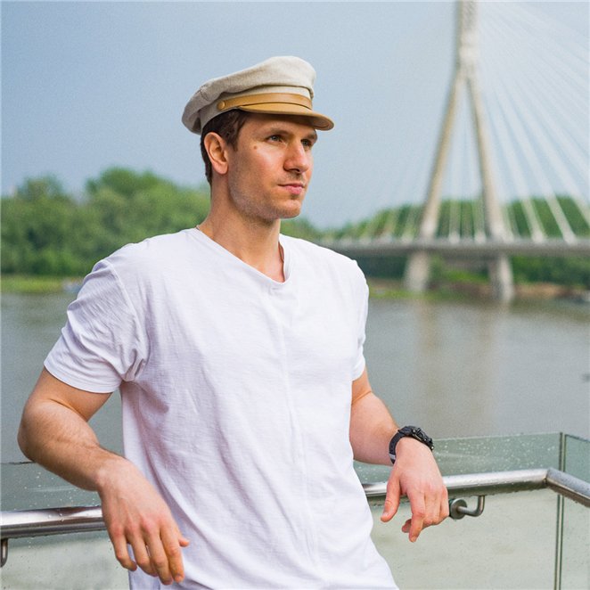 Maciejowka Model 7 summer Liverpool cap made of natural linen